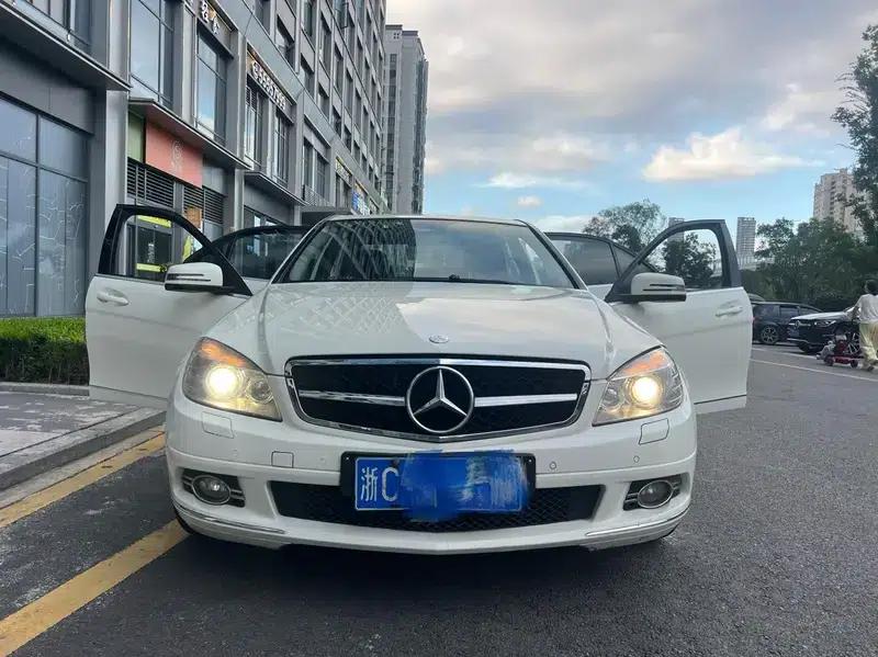 Mercedes-Benz C-Class 2011 C 200 CGI Fashion Model — миниатюра 8