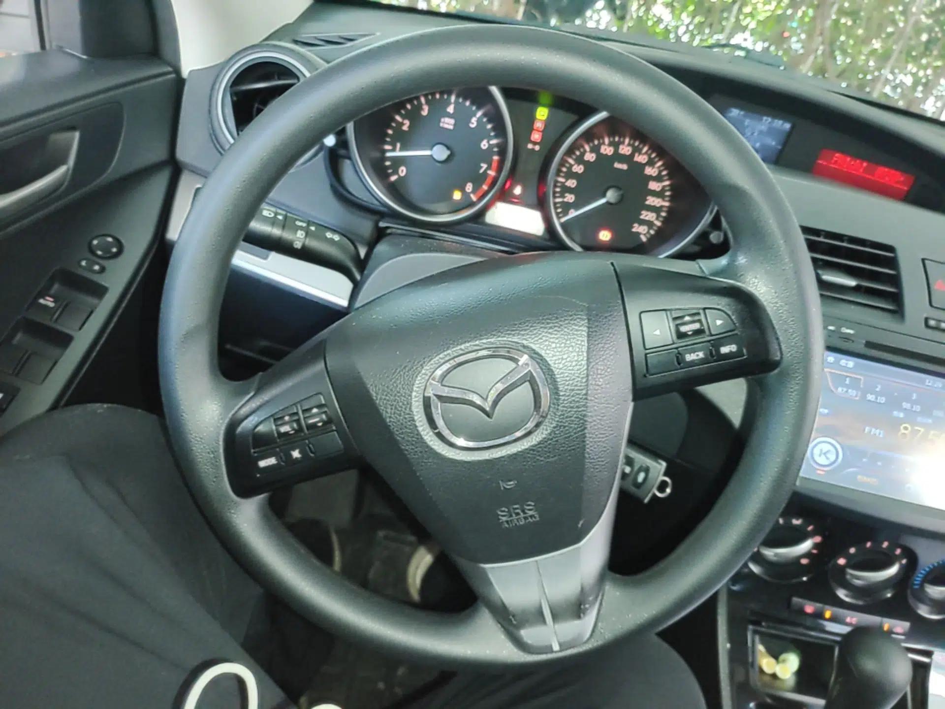 Mazda 3 2015 Sedan 1.6L Automatic Elite Model — миниатюра 13