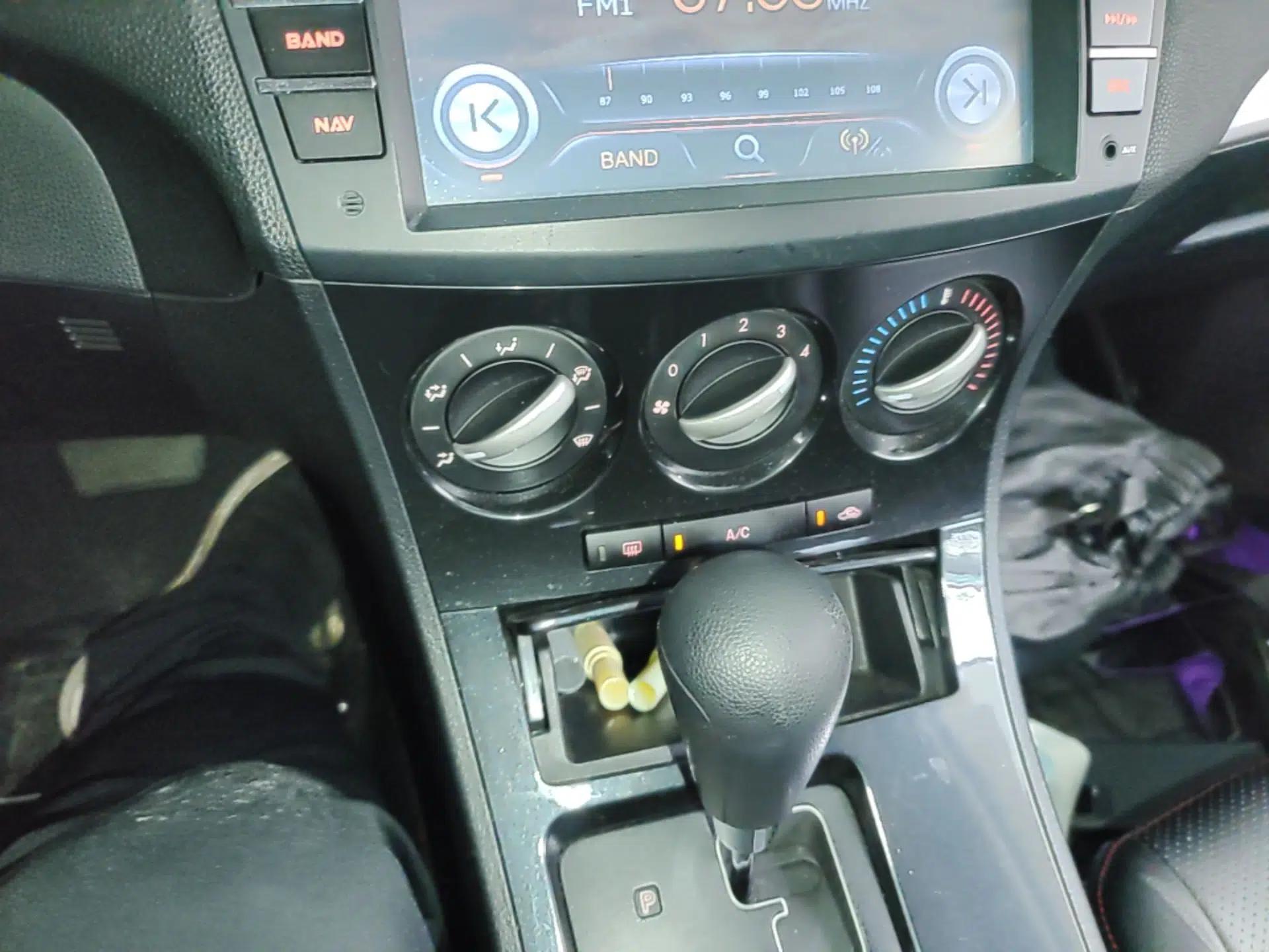 Mazda 3 2015 Sedan 1.6L Automatic Elite Model — миниатюра 15
