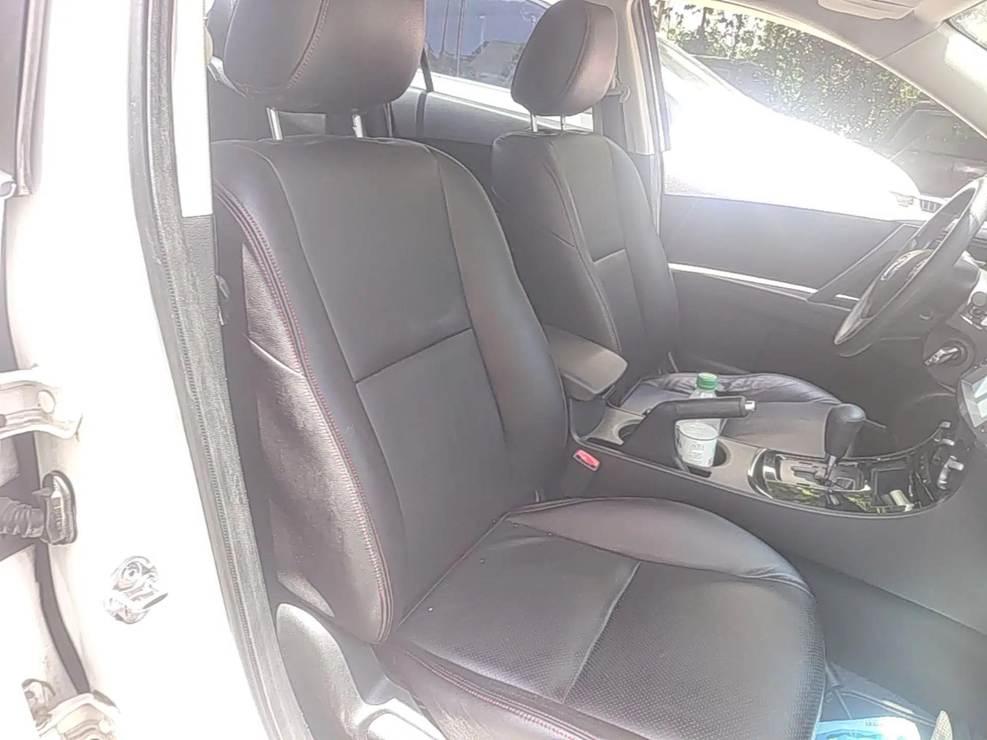 Mazda 3 2015 Sedan 1.6L Automatic Elite Model — миниатюра 19
