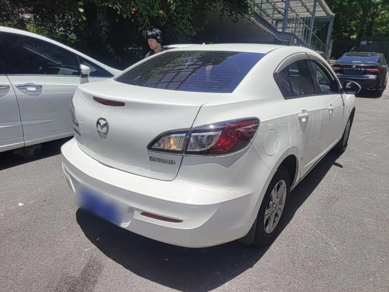 Mazda 3 2015 Sedan 1.6L Automatic Elite Model — миниатюра 6