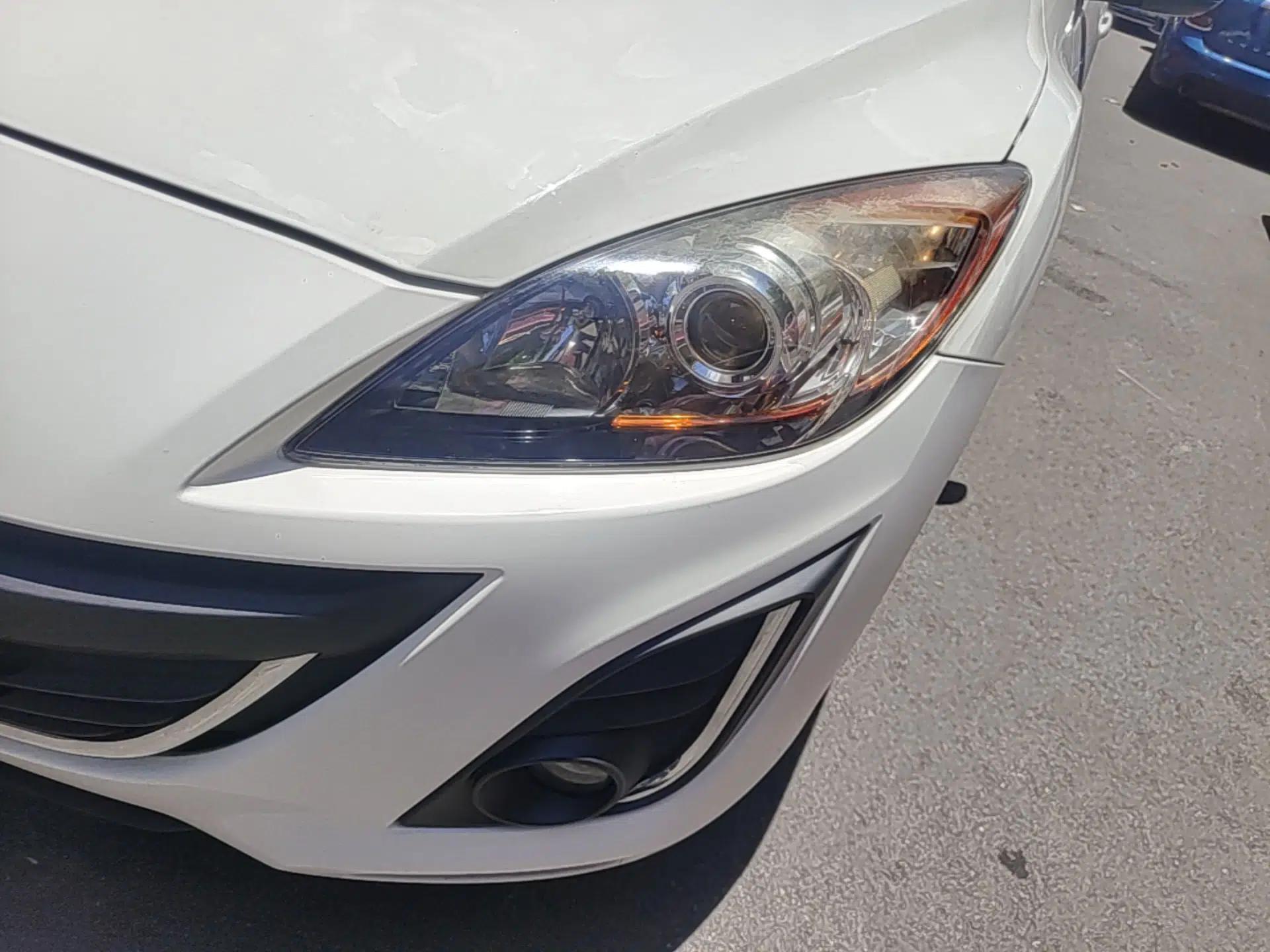 Mazda 3 2015 Sedan 1.6L Automatic Elite Model — миниатюра 8