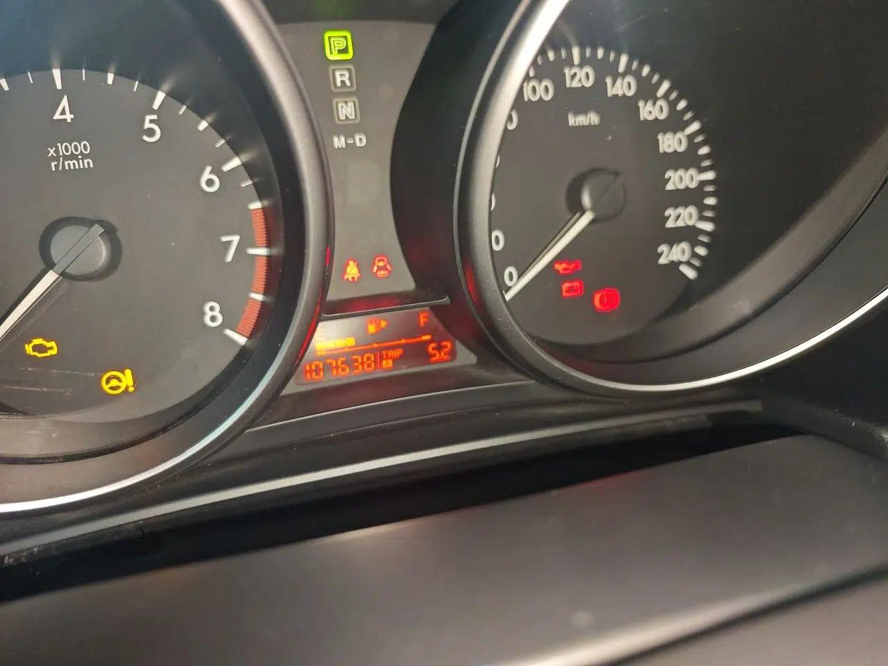 Mazda 3 2011 Sedan 1.6L Automatic Comfort Model — миниатюра 12