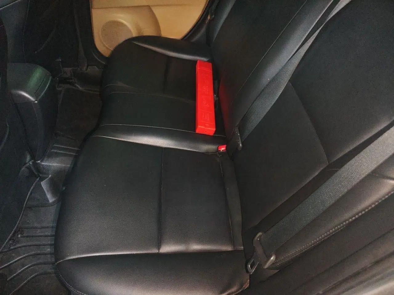 Mazda 3 2011 Sedan 1.6L Automatic Comfort Model — миниатюра 17