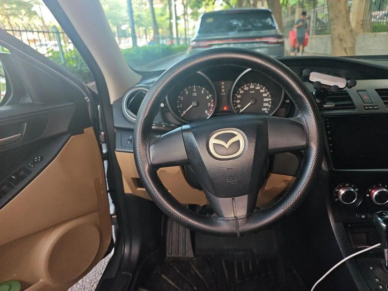 Mazda 3 2011 Sedan 1.6L Automatic Comfort Model — миниатюра 10