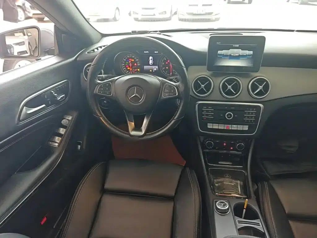 Imported Mercedes-Benz CLA 2017 CLA 200 Fashion Edition — миниатюра 11
