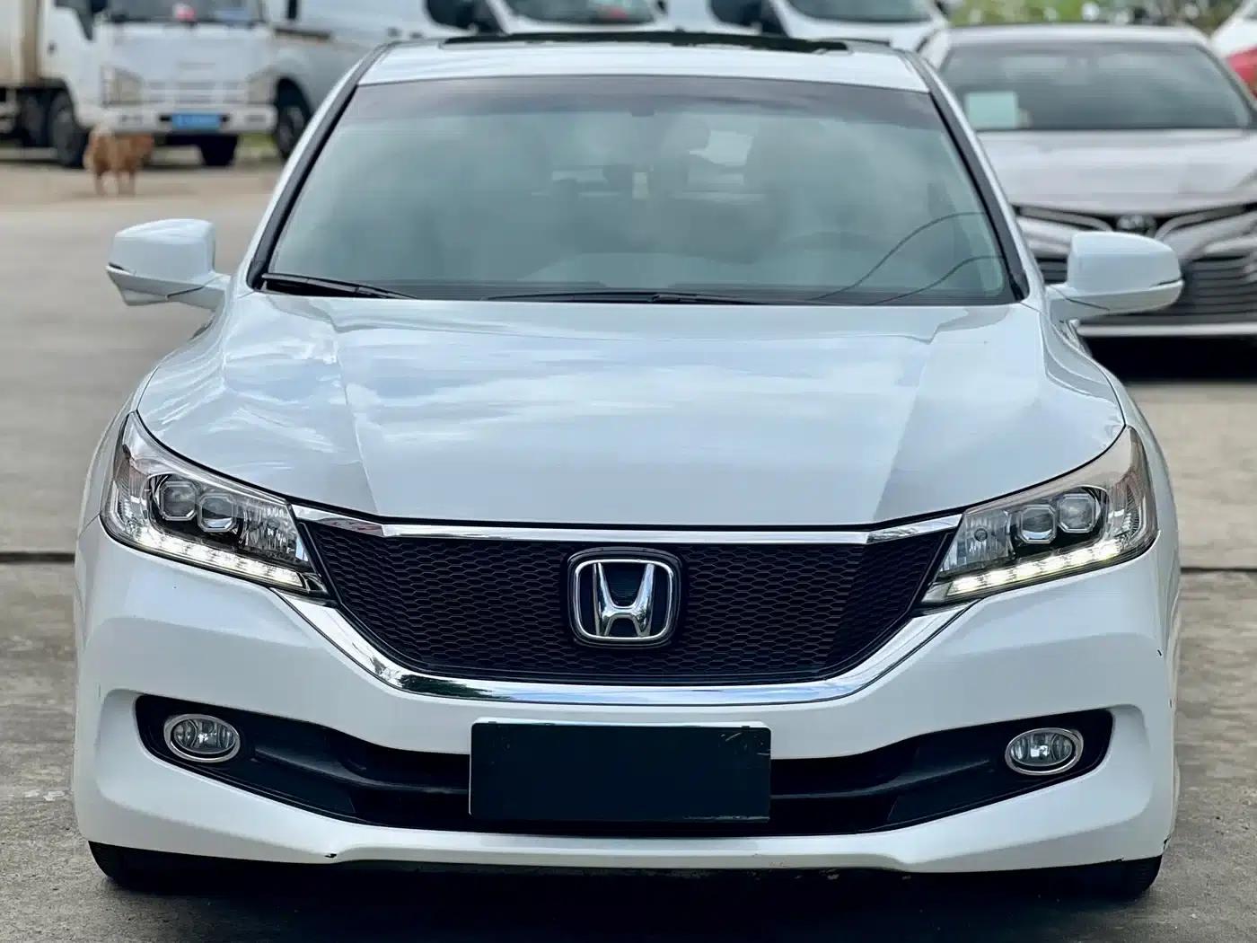 Accord 2016 2.4L EX New Year Limited Edition — миниатюра 2