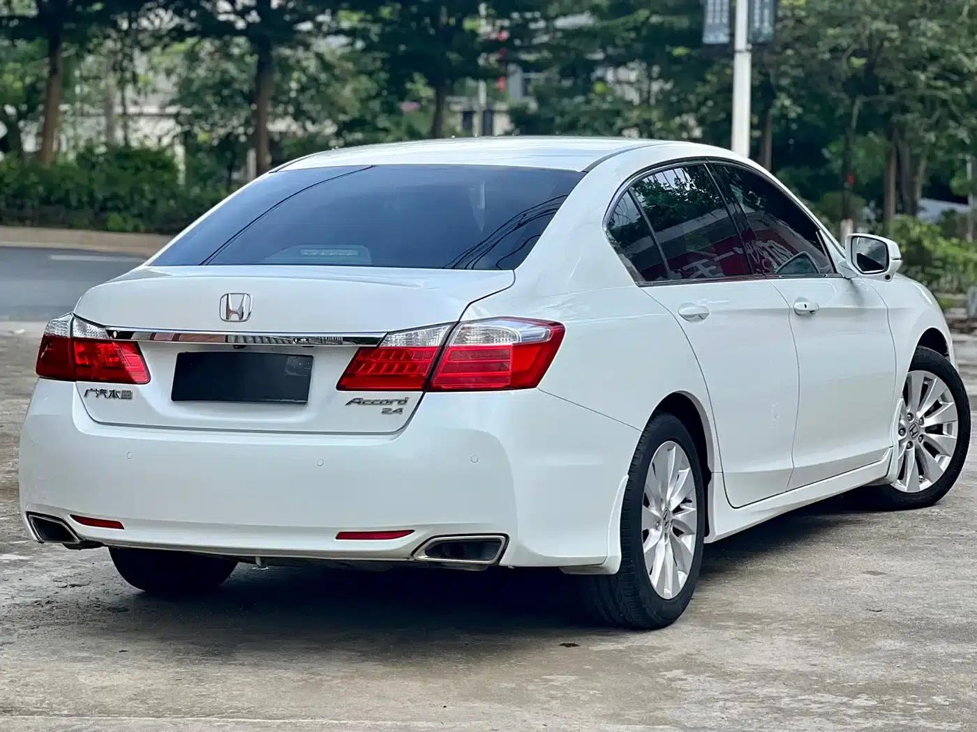 Accord 2016 2.4L EX New Year Limited Edition — миниатюра 3