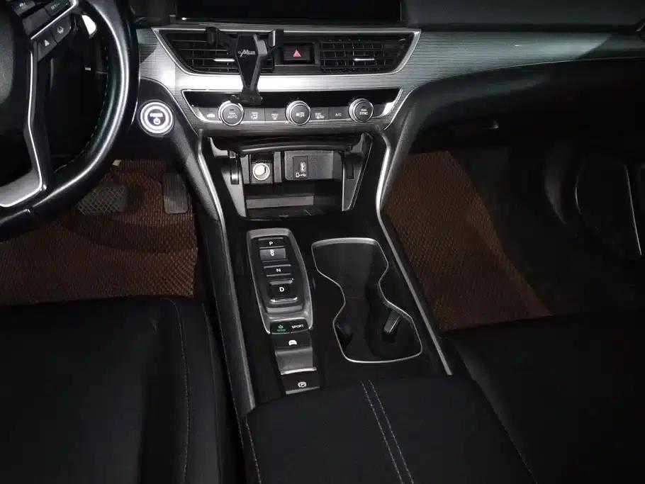 2022 Honda Accord Hybrid 2.0L Elite Edition — миниатюра 16