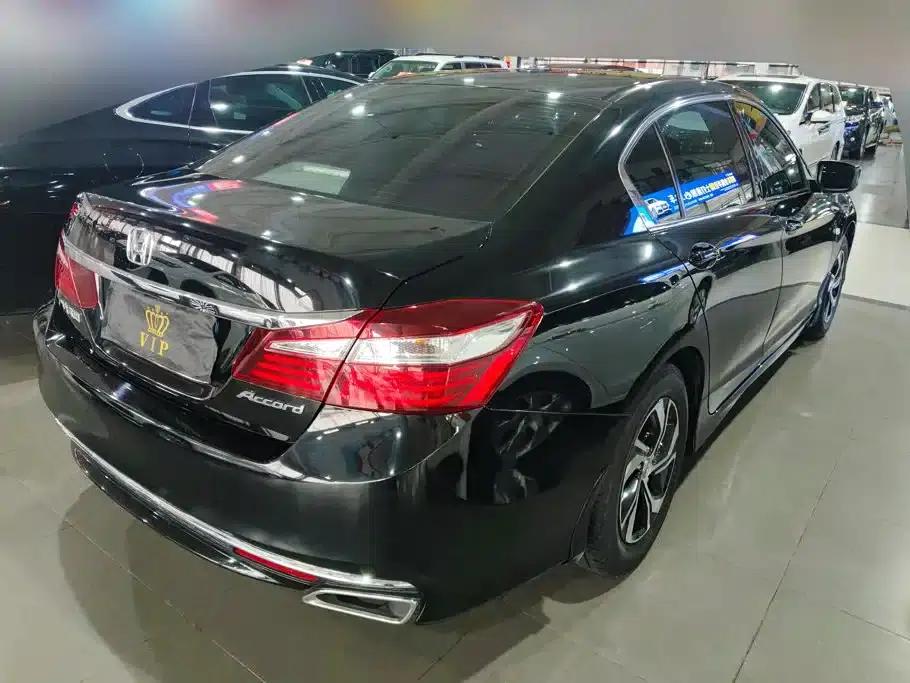 2016 Honda Accord 2.0L Comfort Edition — миниатюра 3