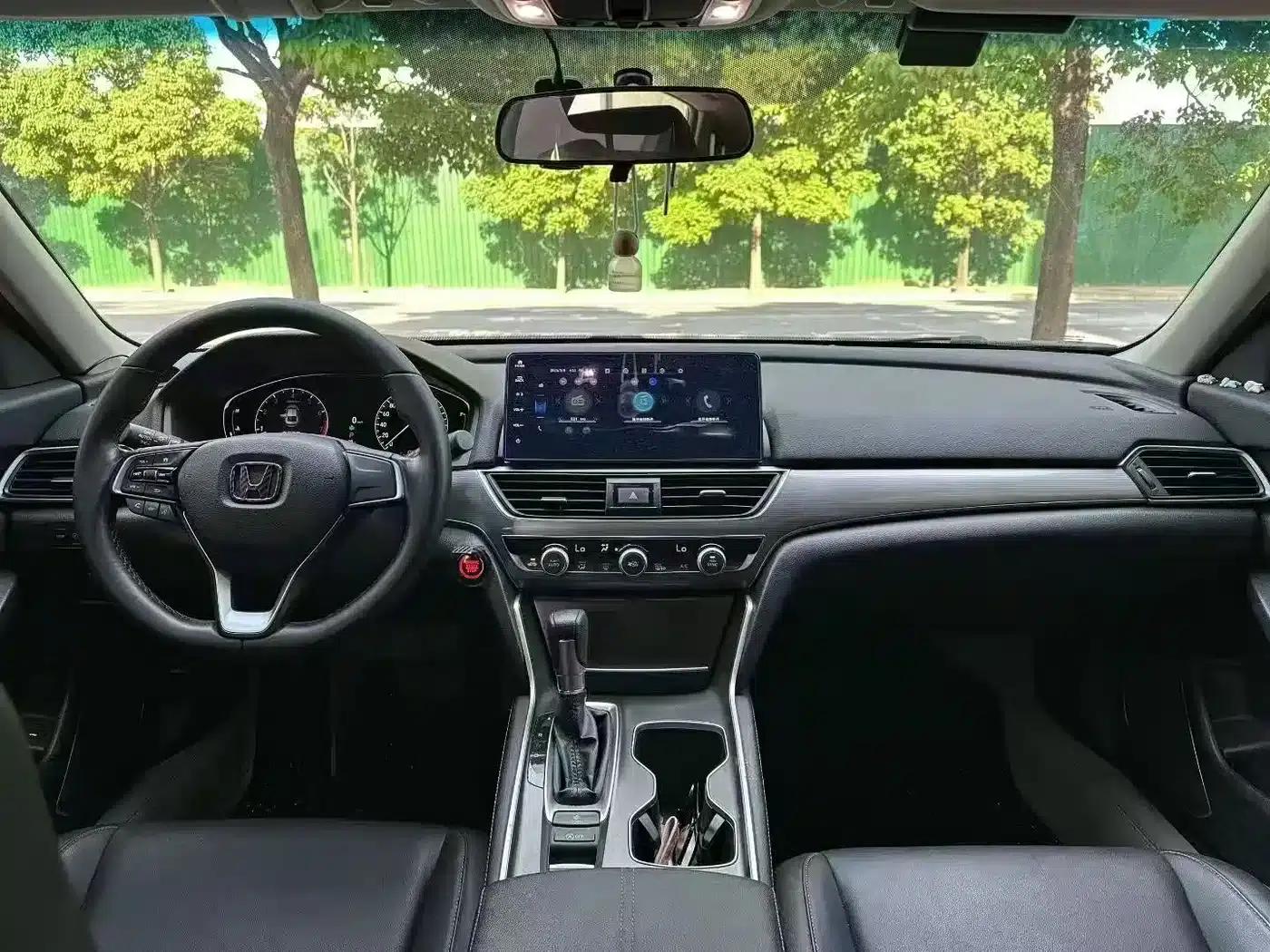 2022 Honda Accord 260TURBO Luxury Edition — миниатюра 3