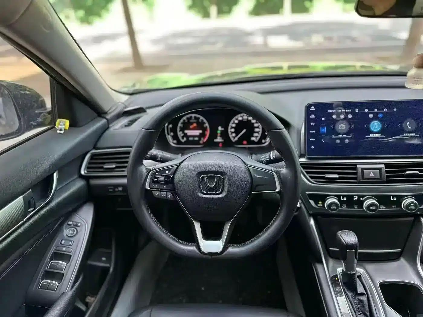 2022 Honda Accord 260TURBO Luxury Edition — миниатюра 4