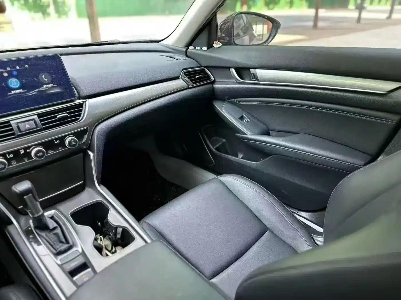 2022 Honda Accord 260TURBO Luxury Edition — миниатюра 5