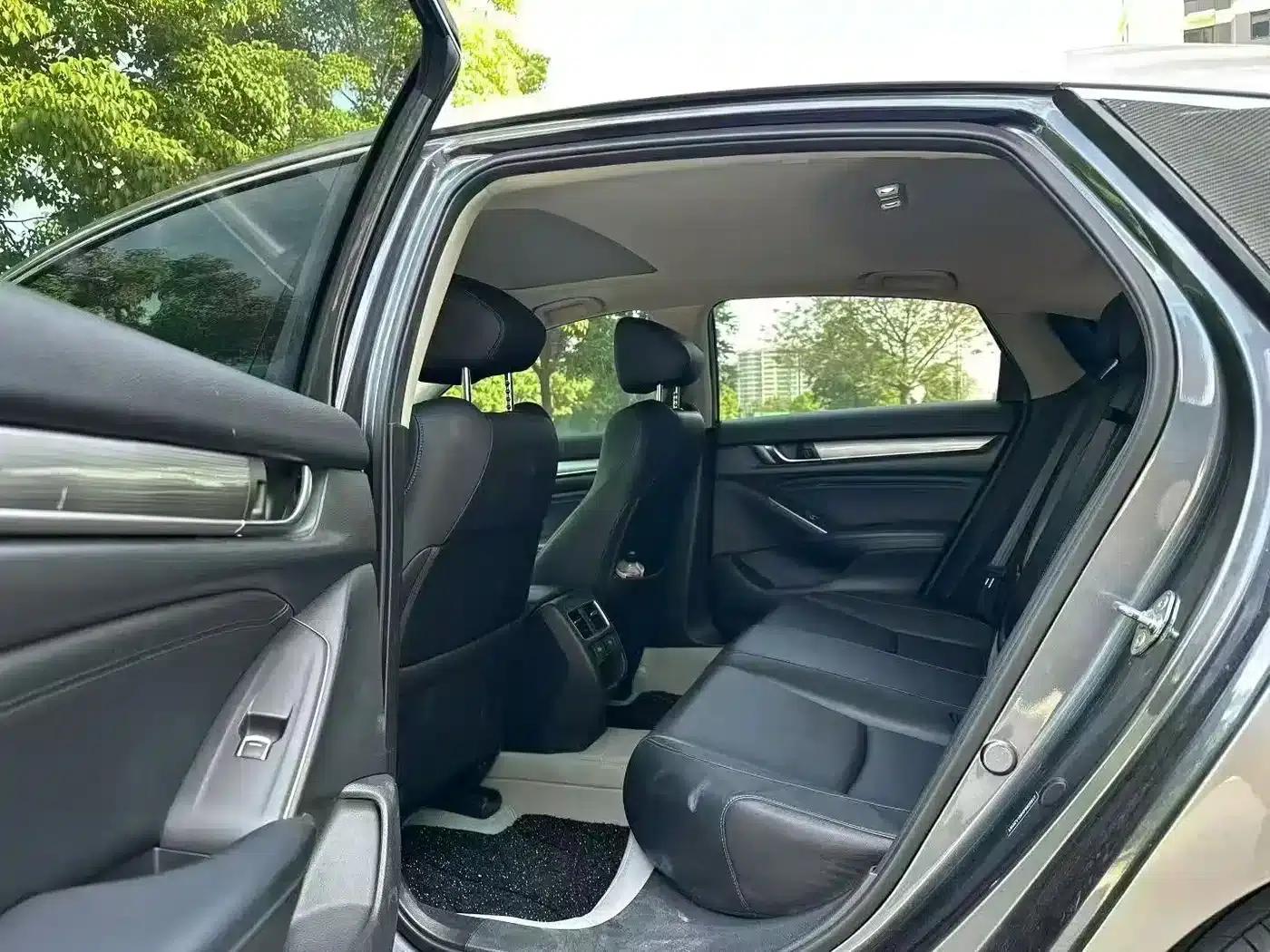 2022 Honda Accord 260TURBO Luxury Edition — миниатюра 6