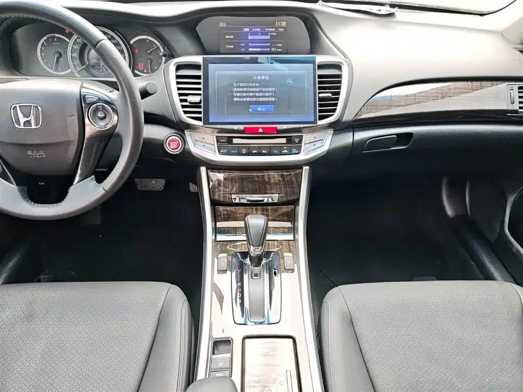 2015 Honda Accord 2.4L EX Luxury Edition — миниатюра 17