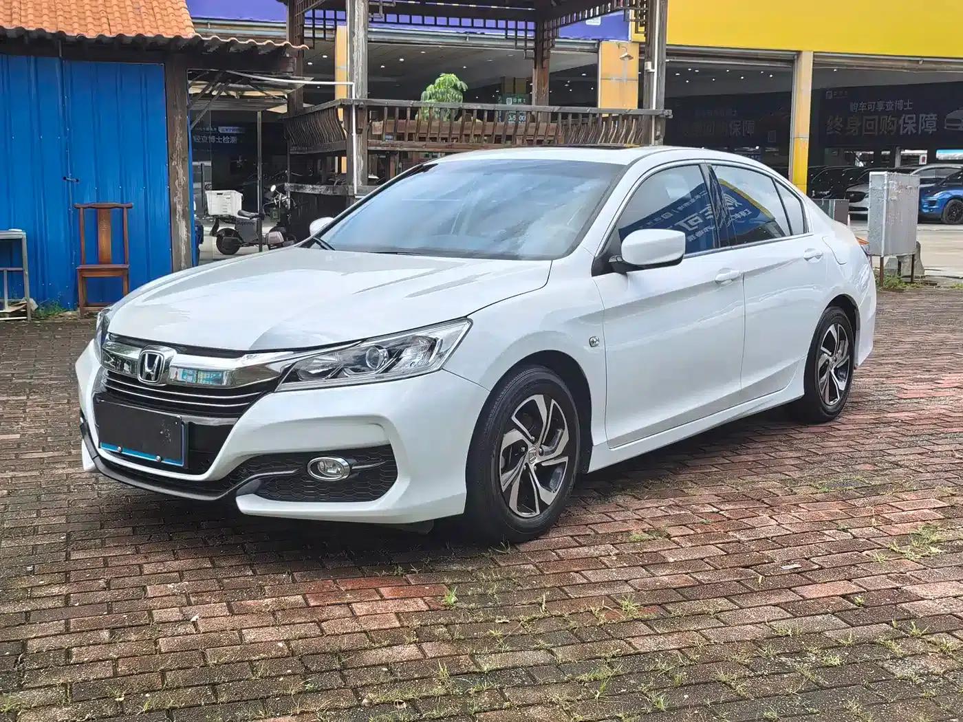 Accord 2016 2.0L Elite Edition — миниатюра 1