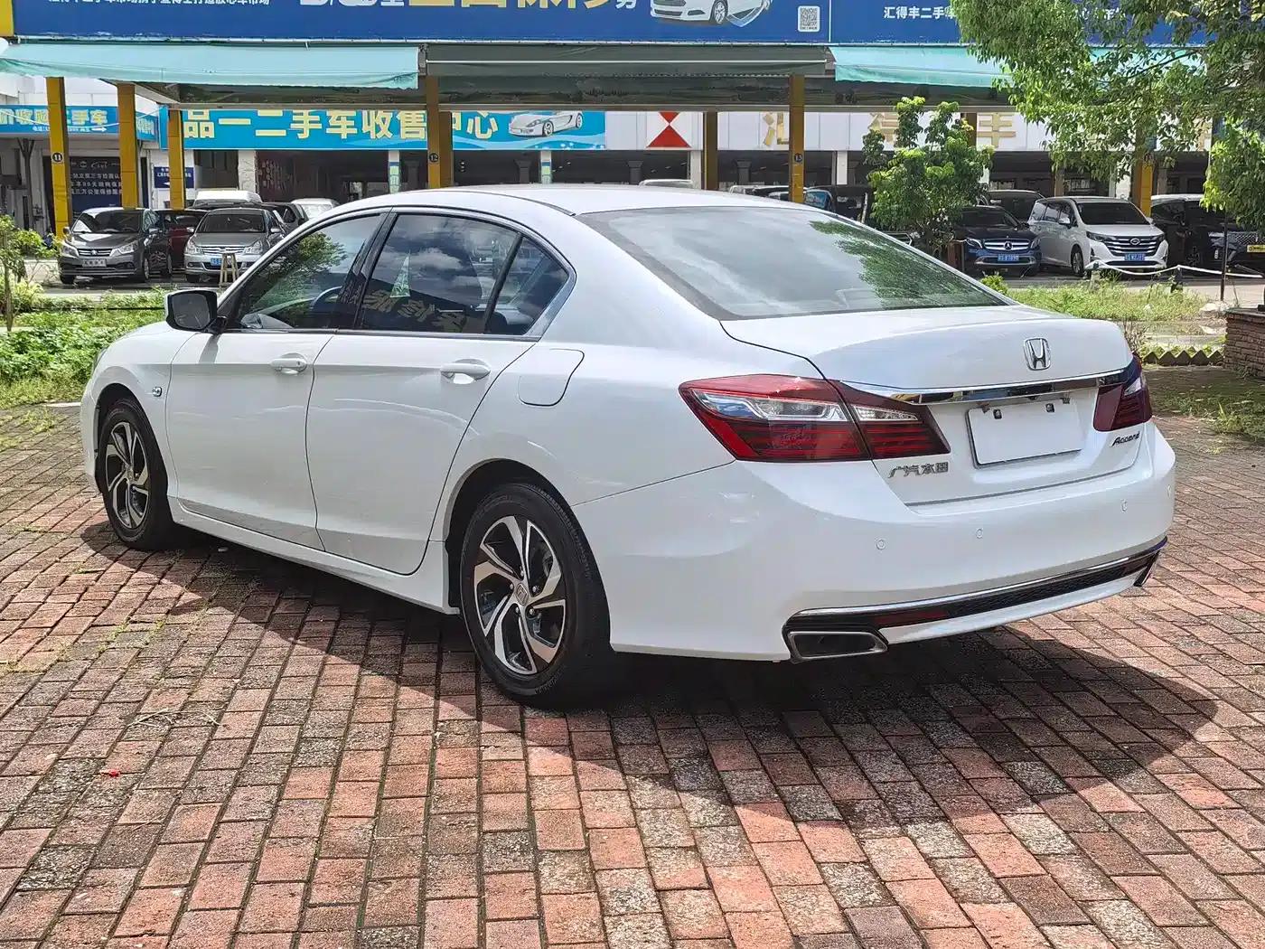 Accord 2016 2.0L Elite Edition — миниатюра 4