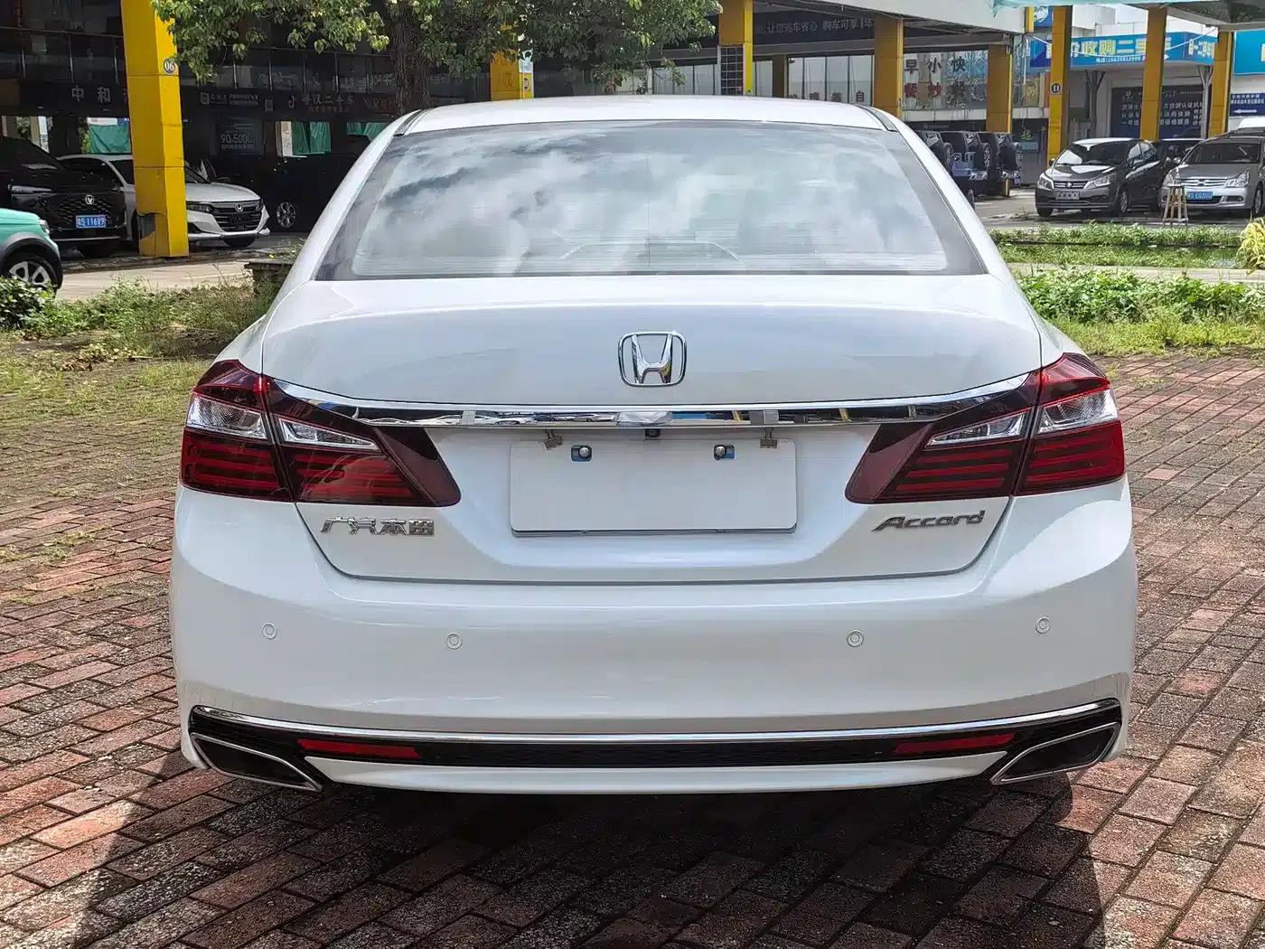 Accord 2016 2.0L Elite Edition — миниатюра 5
