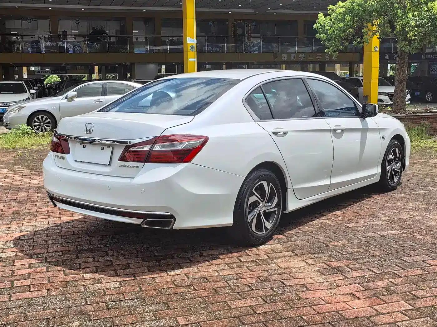 Accord 2016 2.0L Elite Edition — миниатюра 6