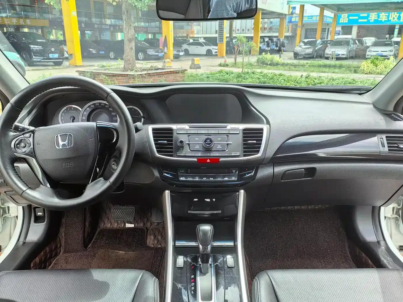 Accord 2016 2.0L Elite Edition — миниатюра 7