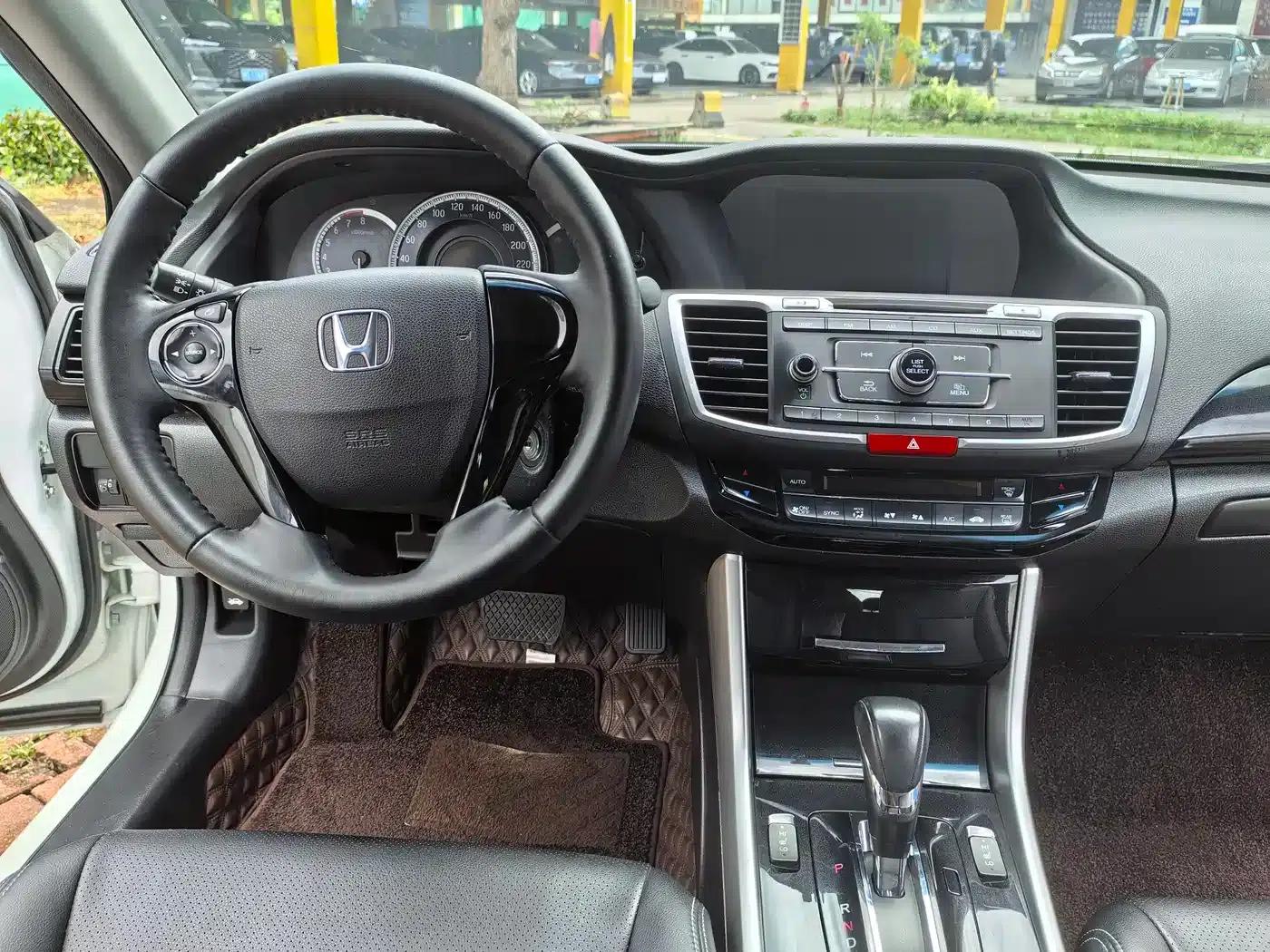 Accord 2016 2.0L Elite Edition — миниатюра 8