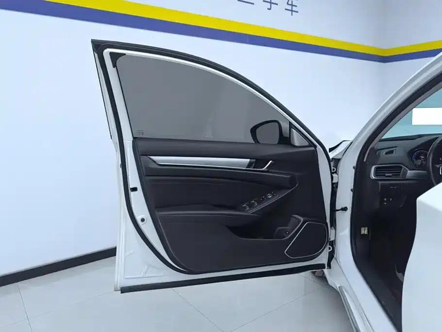 2022 Honda Accord Hybrid 2.0L Elite Edition — миниатюра 7