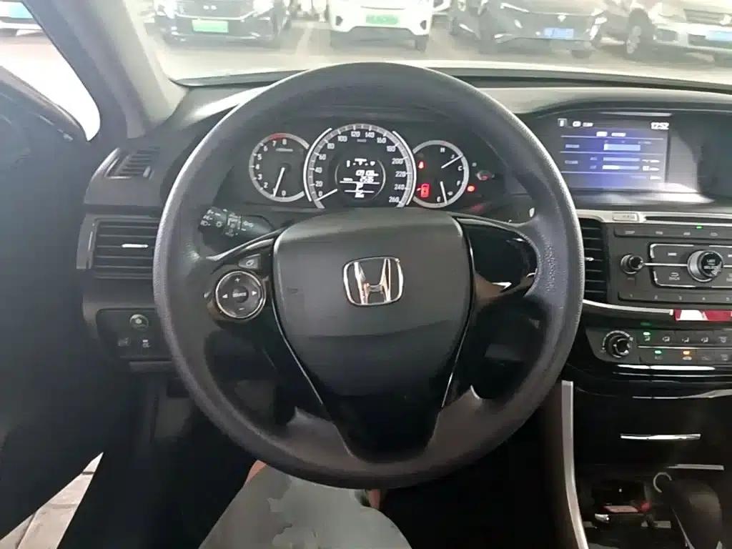 2016 Honda Accord 2.0L Comfort Edition — миниатюра 11