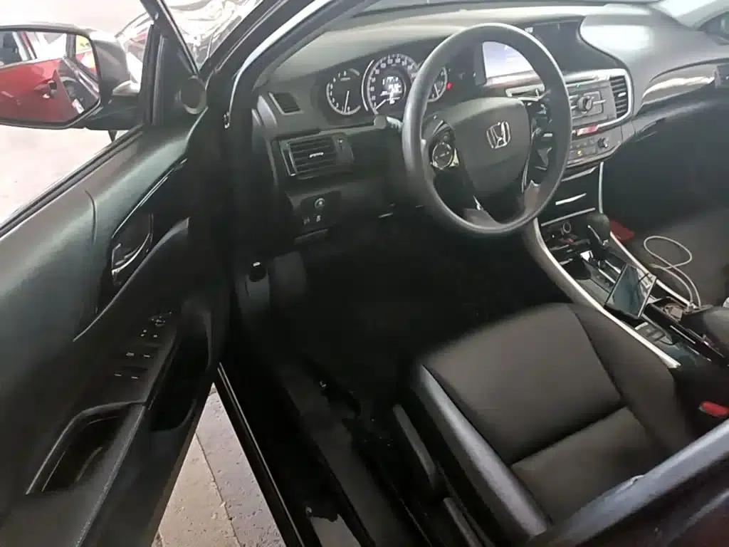 2016 Honda Accord 2.0L Comfort Edition — миниатюра 16