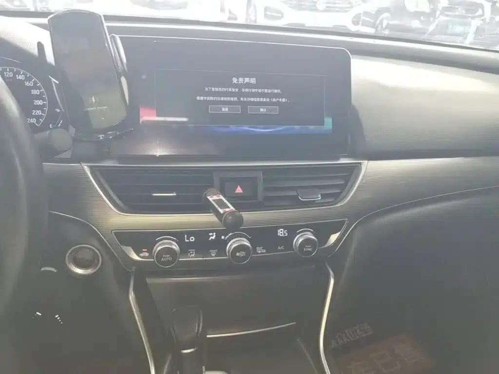 2022 Honda Accord 260TURBO Luxury Edition — миниатюра 13