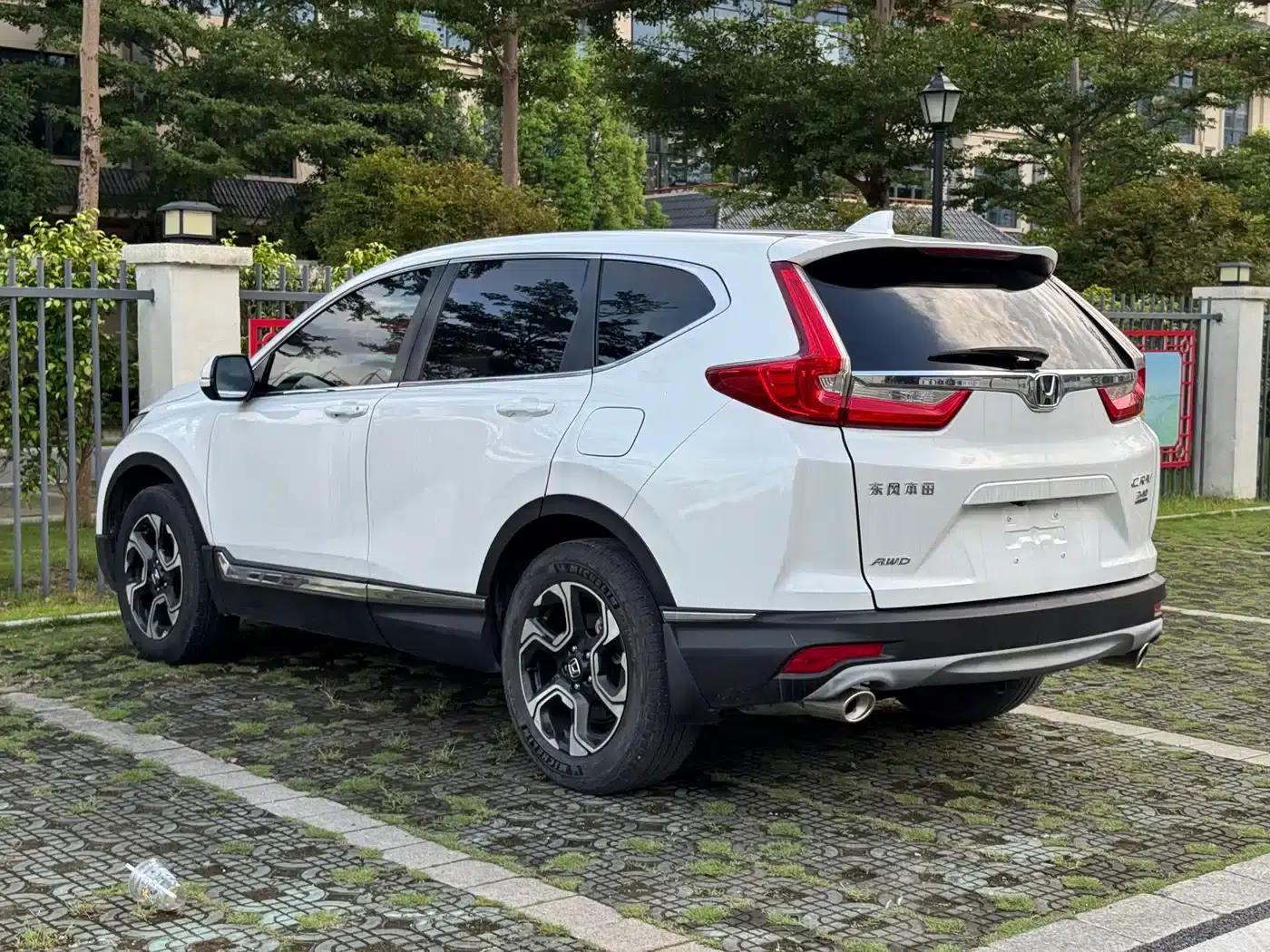Honda CR-V 2017 240TURBO CVT 4WD Premium Edition — миниатюра 4