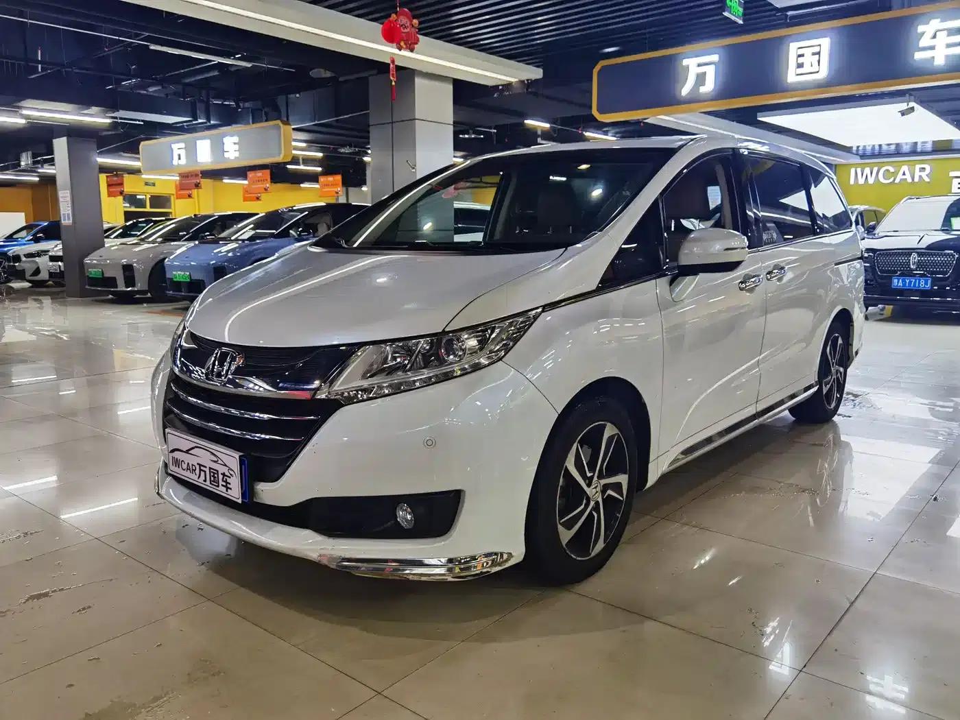 2017 Odyssey 2.4L Luxury Edition — миниатюра 1