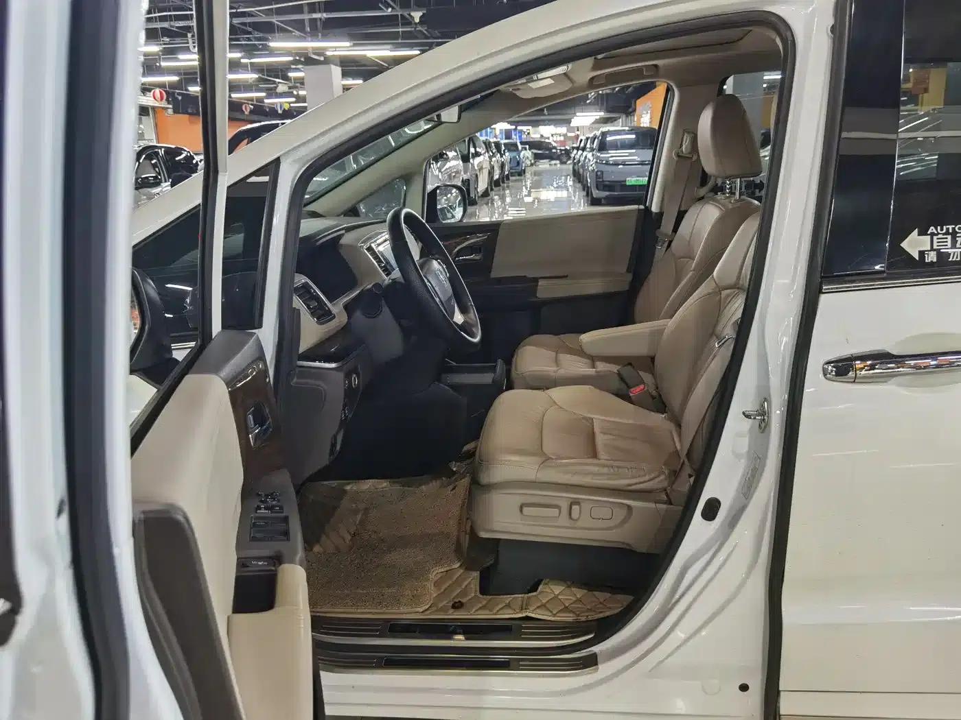 2017 Odyssey 2.4L Luxury Edition — миниатюра 6