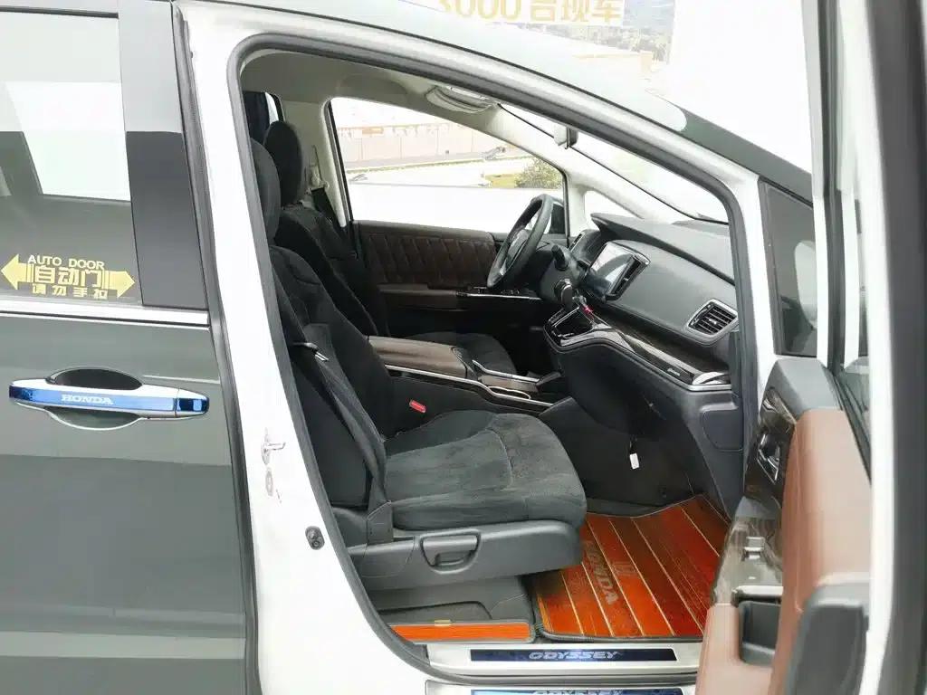 Odyssey 2019 2.0L Elite Comfort Edition — миниатюра 23