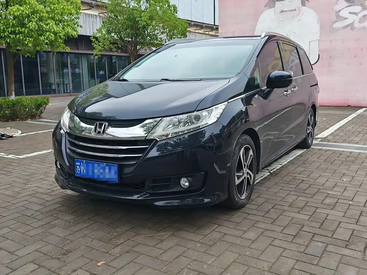 2015 Odyssey Facelift 2.4L Luxury Edition — миниатюра 1