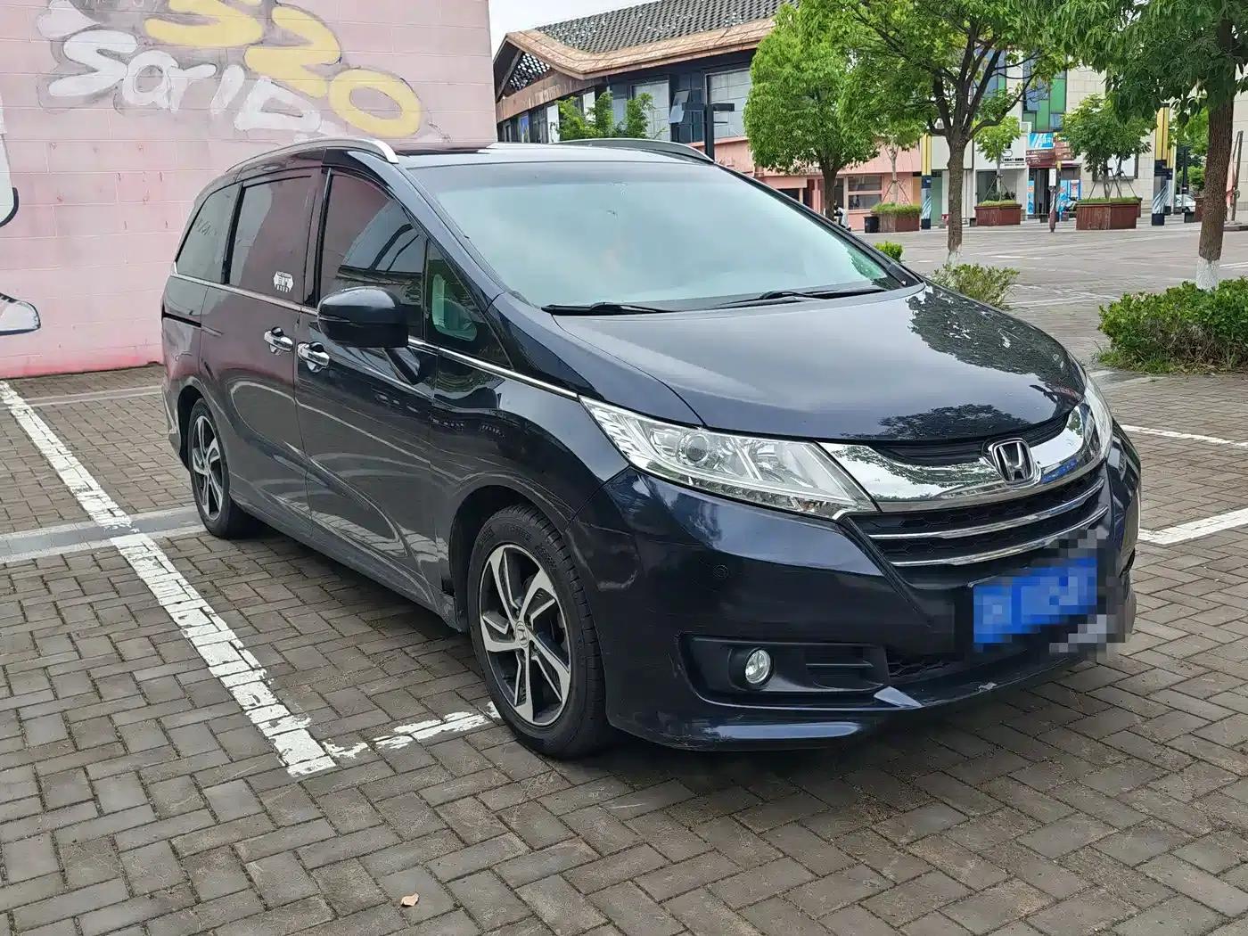 2015 Odyssey Facelift 2.4L Luxury Edition — миниатюра 2