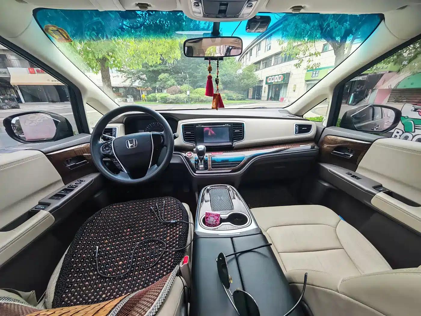 2015 Odyssey Facelift 2.4L Luxury Edition — миниатюра 12