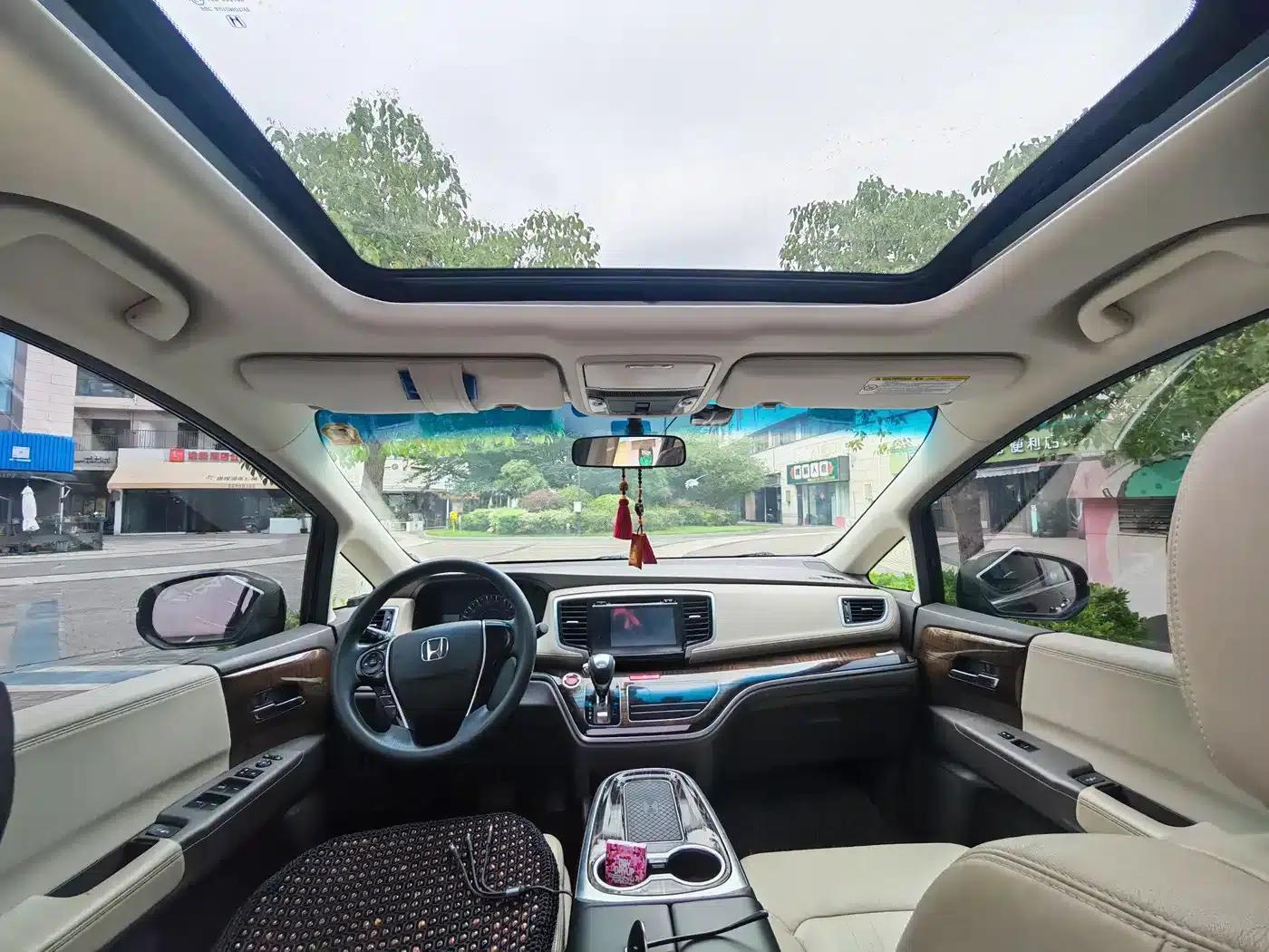 2015 Odyssey Facelift 2.4L Luxury Edition — миниатюра 13