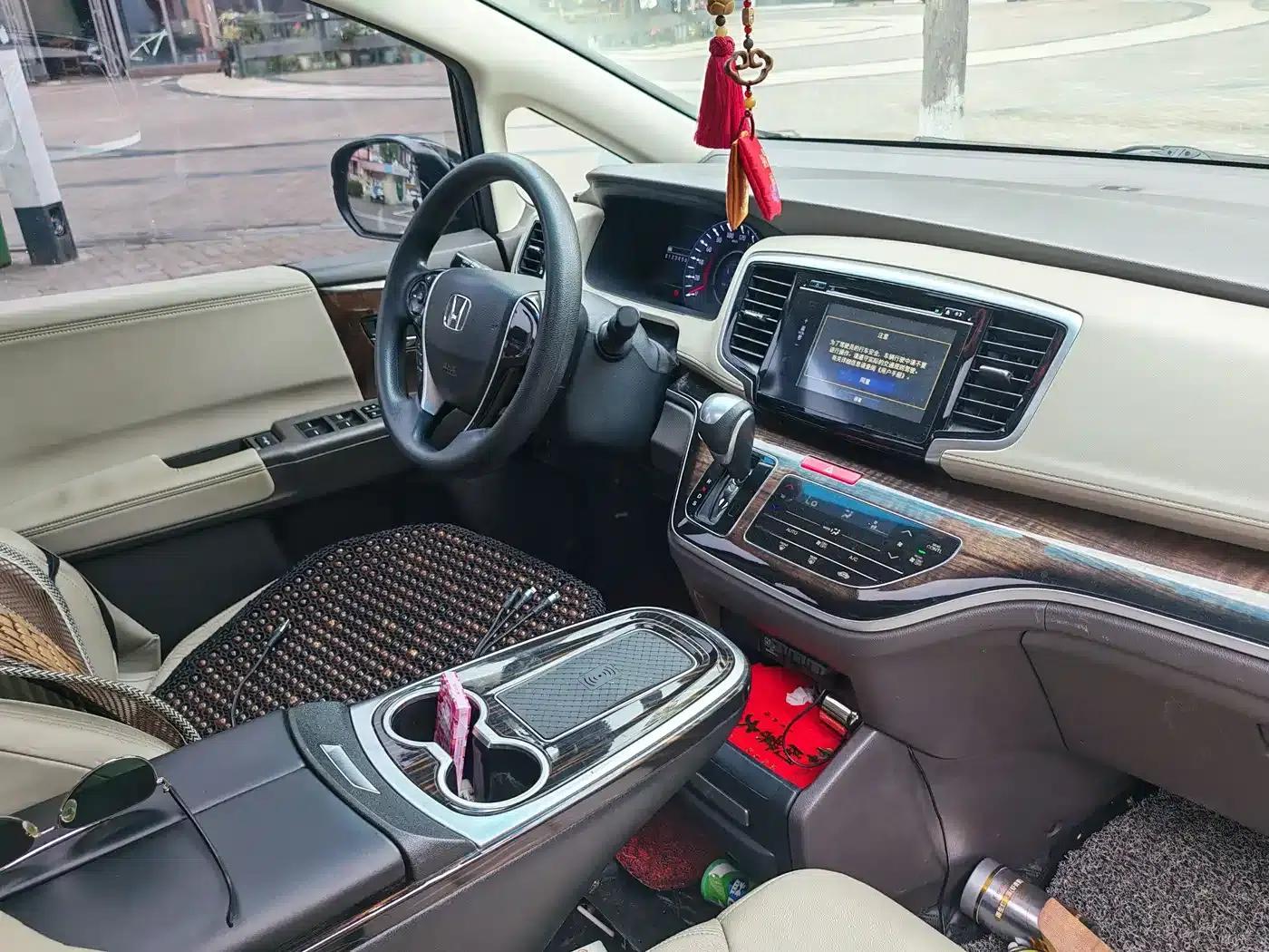 2015 Odyssey Facelift 2.4L Luxury Edition — миниатюра 18