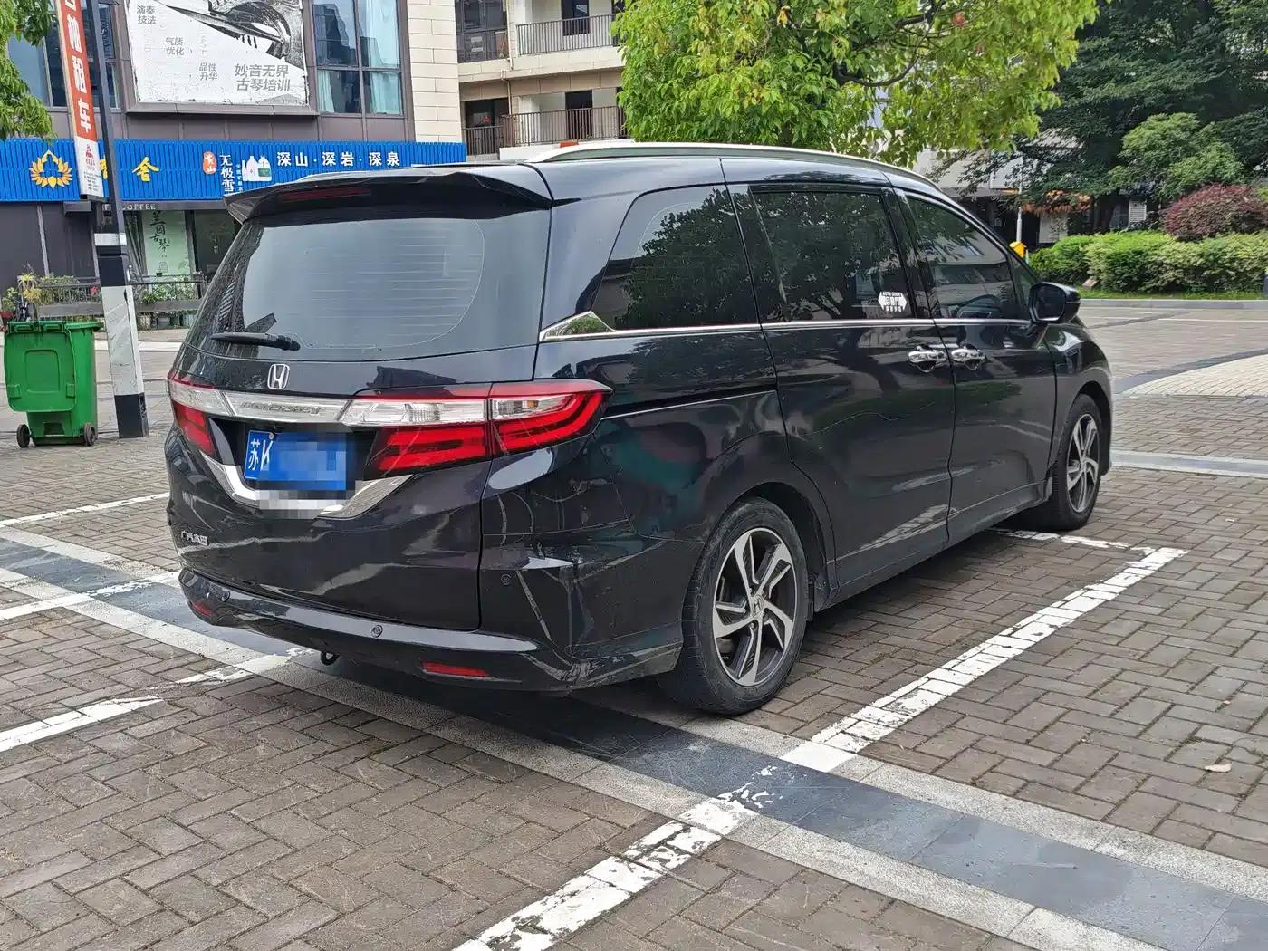 2015 Odyssey Facelift 2.4L Luxury Edition — миниатюра 3
