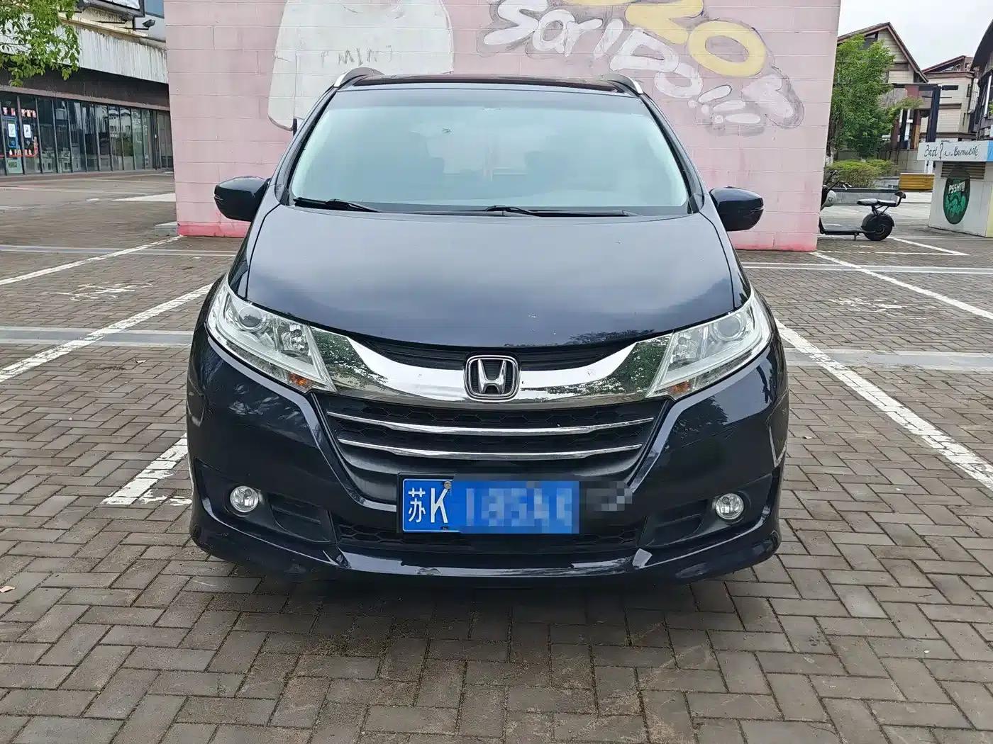 2015 Odyssey Facelift 2.4L Luxury Edition — миниатюра 4