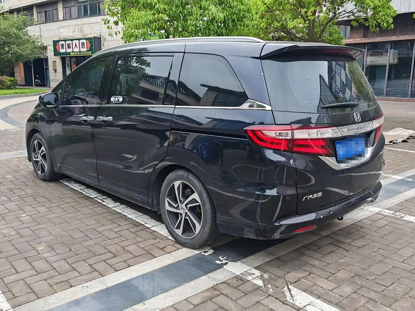 2015 Odyssey Facelift 2.4L Luxury Edition — миниатюра 6
