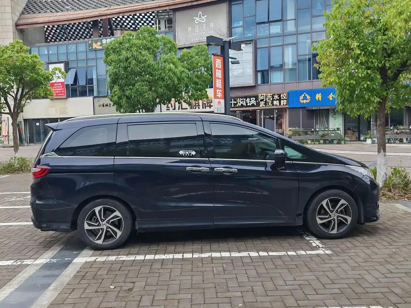 2015 Odyssey Facelift 2.4L Luxury Edition — миниатюра 7