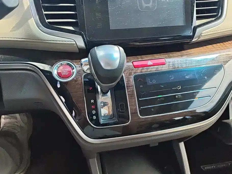 2017 Odyssey 2.4L Luxury Edition — миниатюра 16