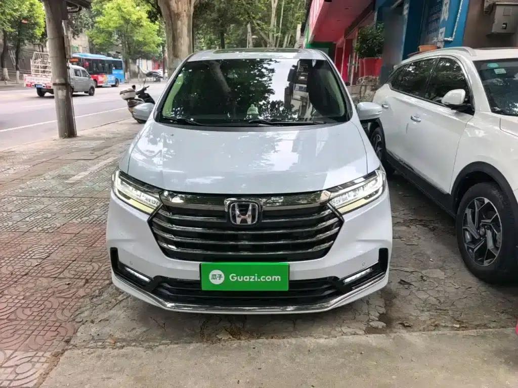 2022 Odyssey 2.0L e:HEV Elite Supreme Edition — миниатюра 3