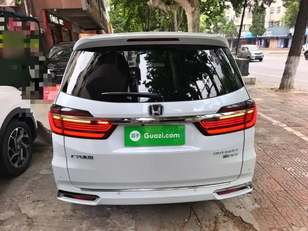 2022 Odyssey 2.0L e:HEV Elite Supreme Edition — миниатюра 6