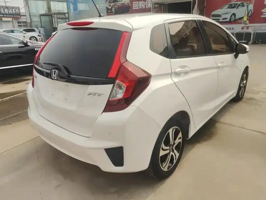 Honda Fit 2016 1.5L LXS CVT Comfort Sunroof Edition — миниатюра 3