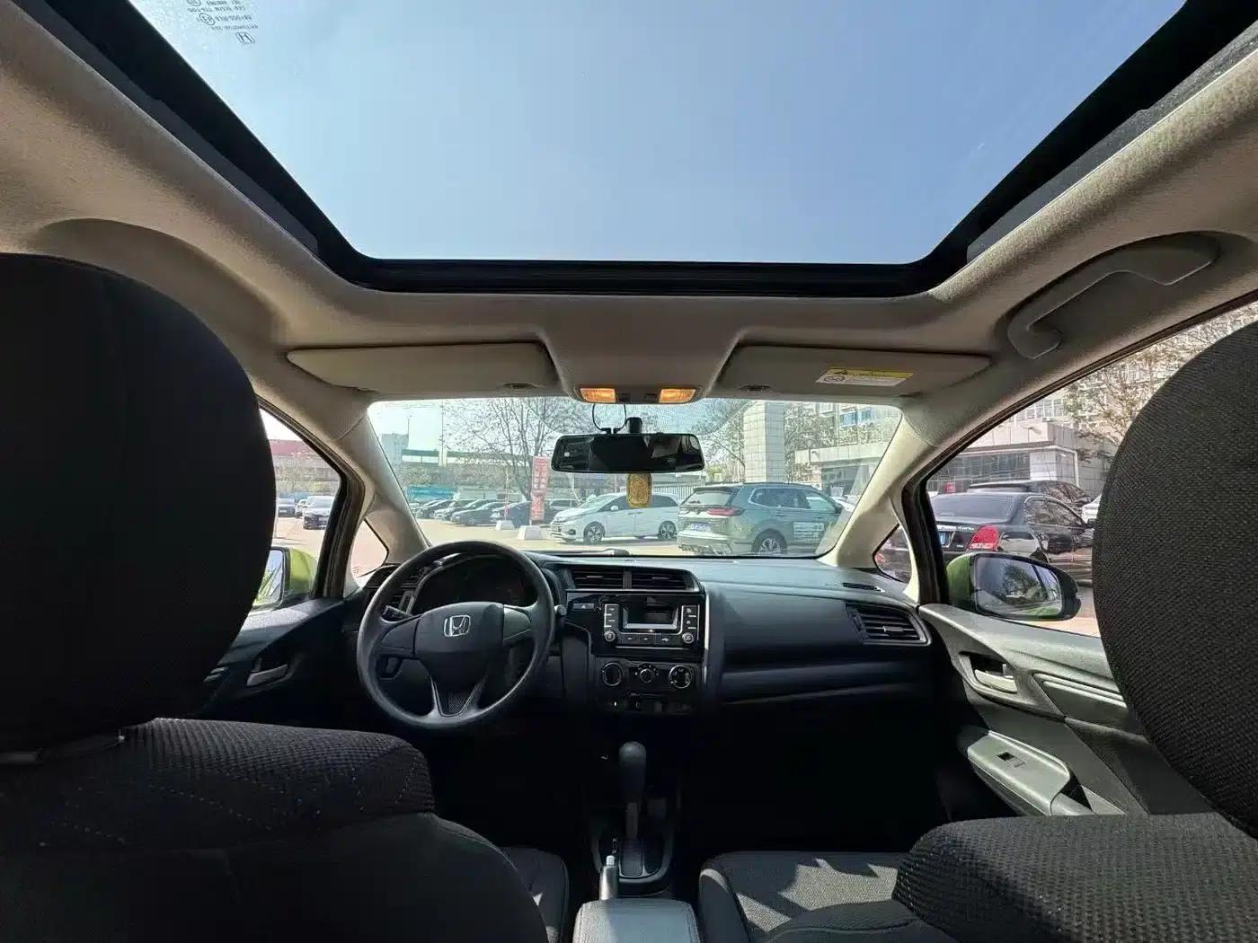 Honda Fit 2018 1.5L CVT Comfort Sunroof Edition — миниатюра 6