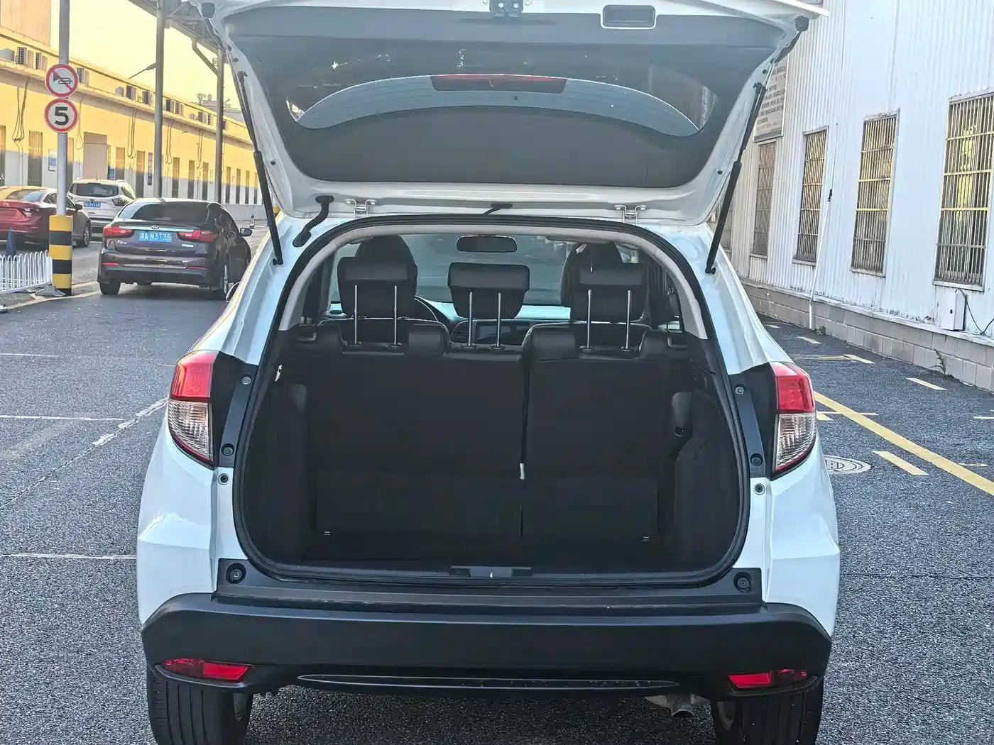 Vezel 2022 1.5L CVT Elite Smart Edition — миниатюра 11