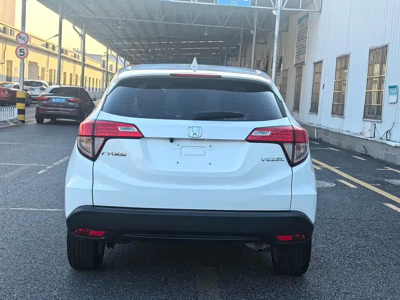 Vezel 2022 1.5L CVT Elite Smart Edition — миниатюра 15
