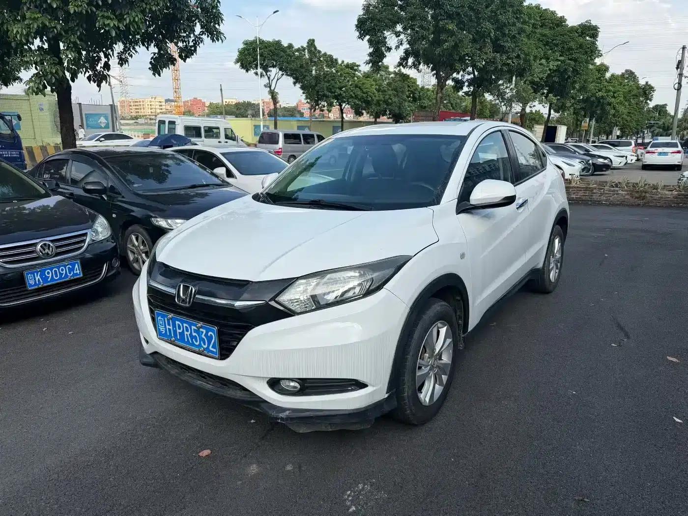 Vezel 2017 1.5L CVT 2WD Comfort Model — миниатюра 1
